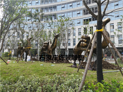 铸铜骆驼雕塑
